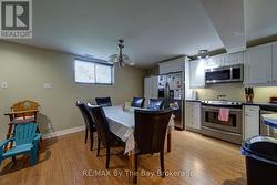 Dining area pic 2 - 
