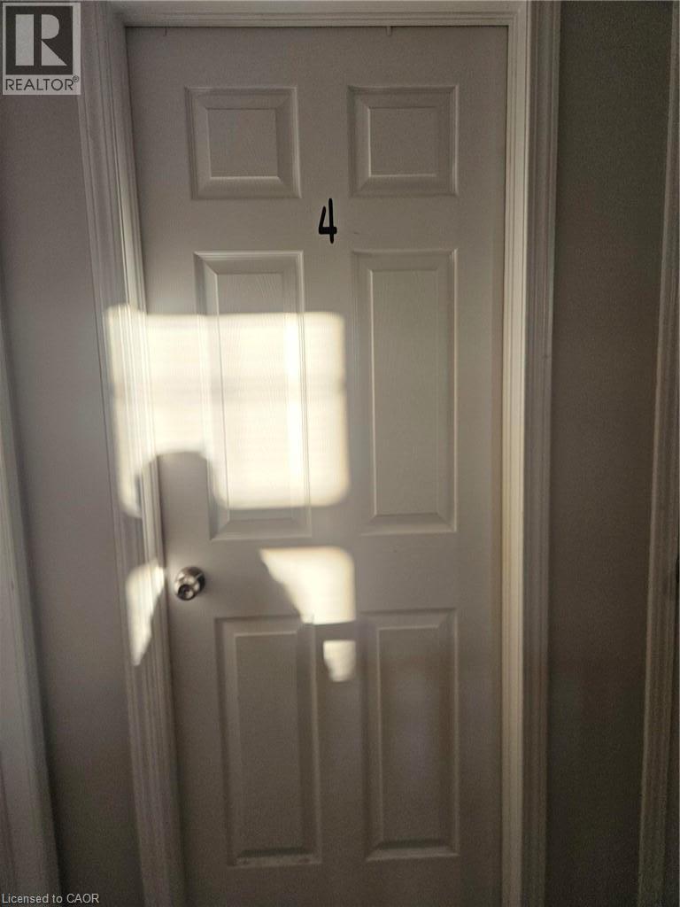 Image quality insufficient for description - 300 Countrystone Crescent, Kitchener, ON - Indoor Photo Showing Other Room