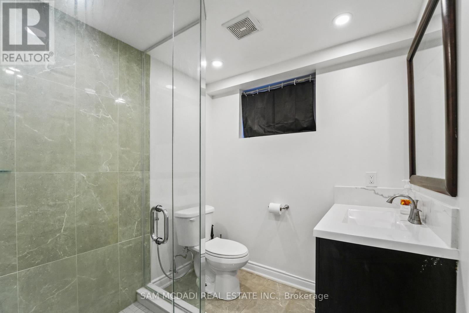 1821 Christopher Road, Mississauga, ON - Indoor Photo Showing Bathroom