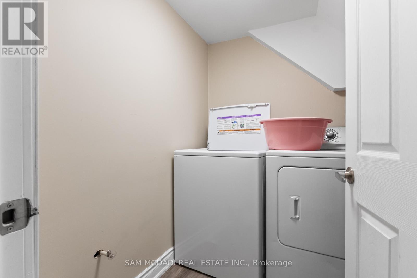 1821 Christopher Road, Mississauga, ON - Indoor Photo Showing Laundry Room