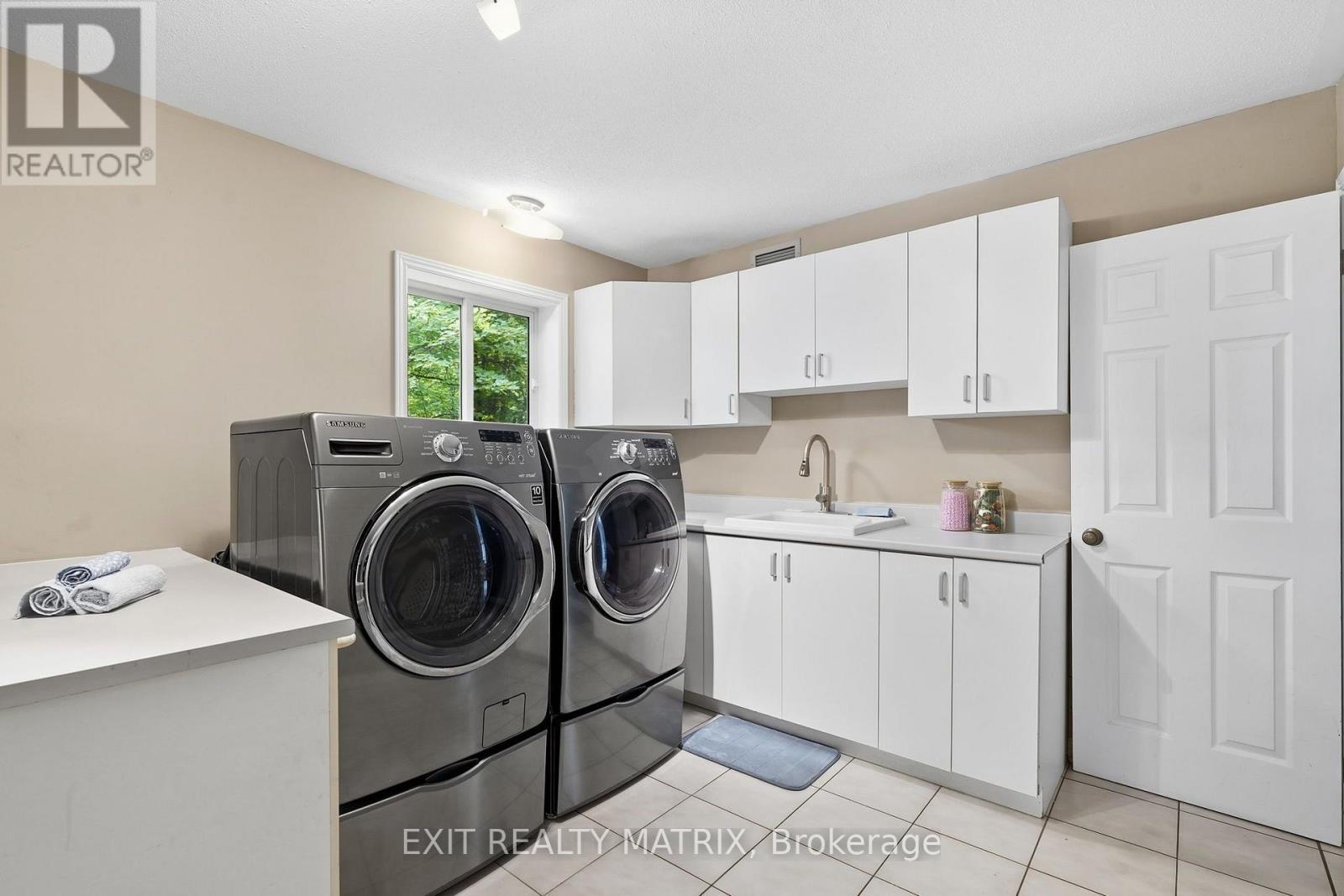 1634 Lucien Street, Champlain, ON - Indoor Photo Showing Laundry Room