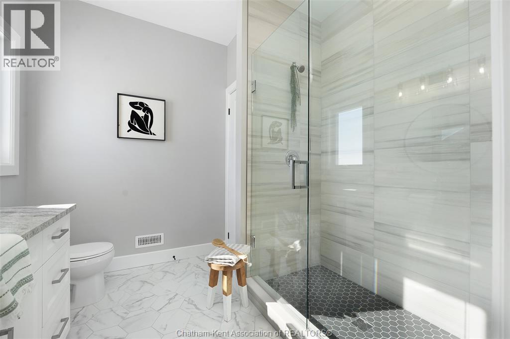 76 Bloomington Way, Chatham, ON - Indoor Photo Showing Bathroom