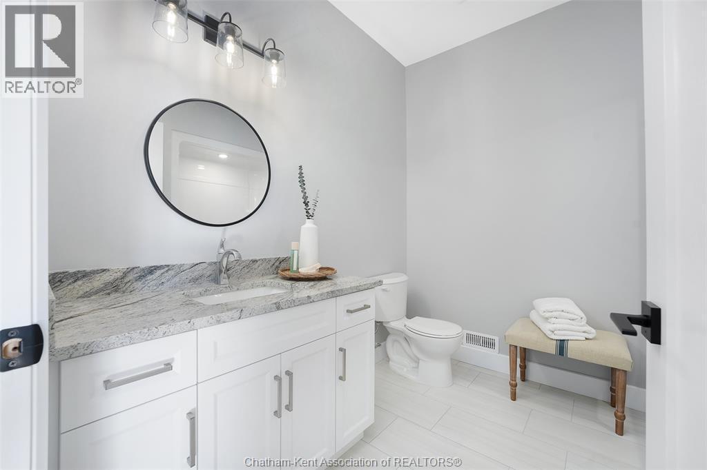 76 Bloomington Way, Chatham, ON - Indoor Photo Showing Bathroom