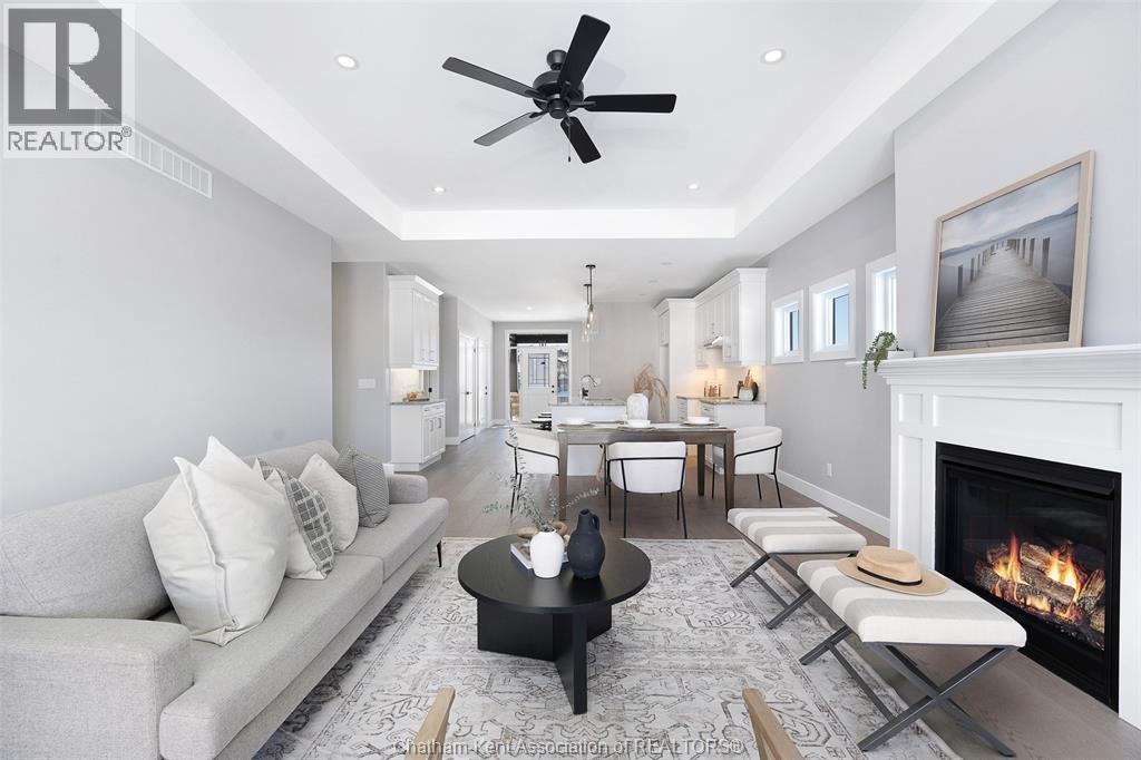 76 Bloomington Way, Chatham, ON - Indoor Photo Showing Living Room With Fireplace