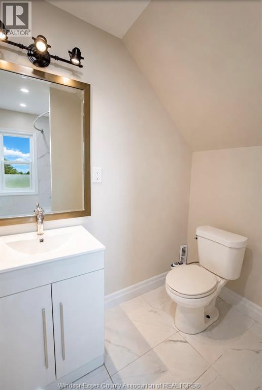 859 Pierre, Windsor, ON - Indoor Photo Showing Bathroom