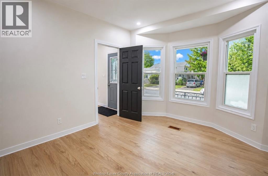 859 Pierre, Windsor, ON - Indoor Photo Showing Other Room