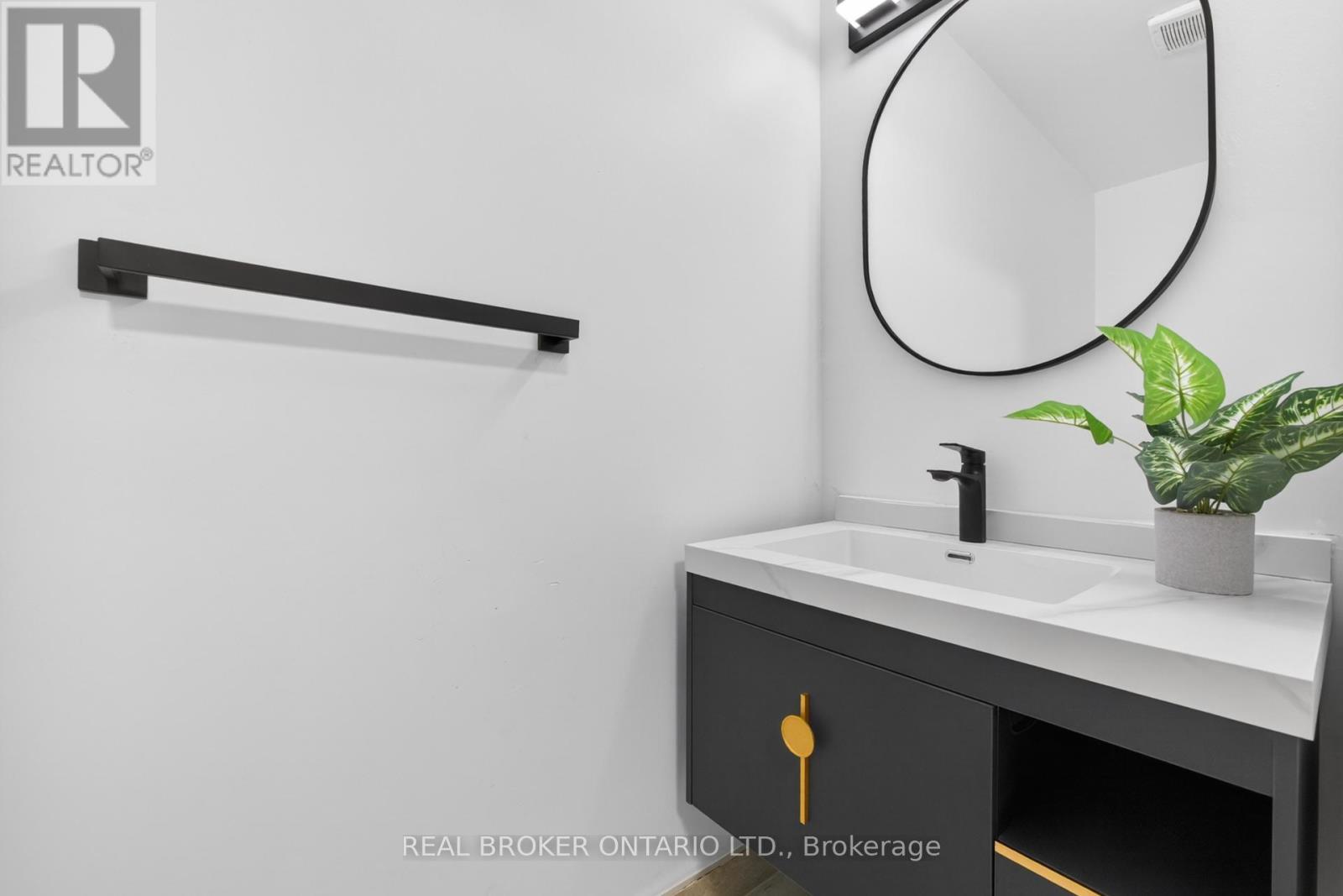 4326 Waterford Crescent, Mississauga, ON - Indoor Photo Showing Bathroom
