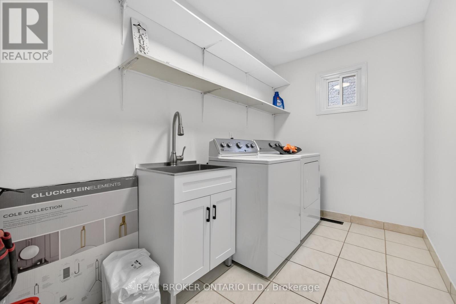 4326 Waterford Crescent, Mississauga, ON - Indoor Photo Showing Laundry Room
