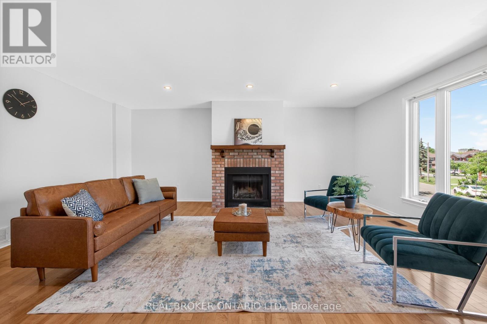 4326 Waterford Crescent, Mississauga, ON - Indoor Photo Showing Living Room With Fireplace
