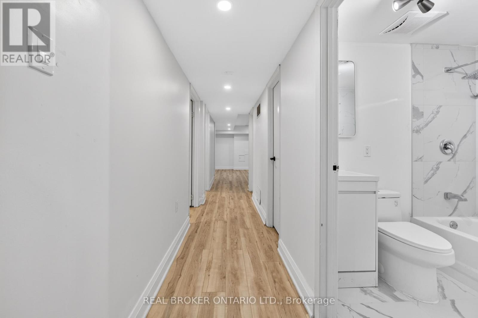 4326 Waterford Crescent, Mississauga, ON - Indoor Photo Showing Bathroom