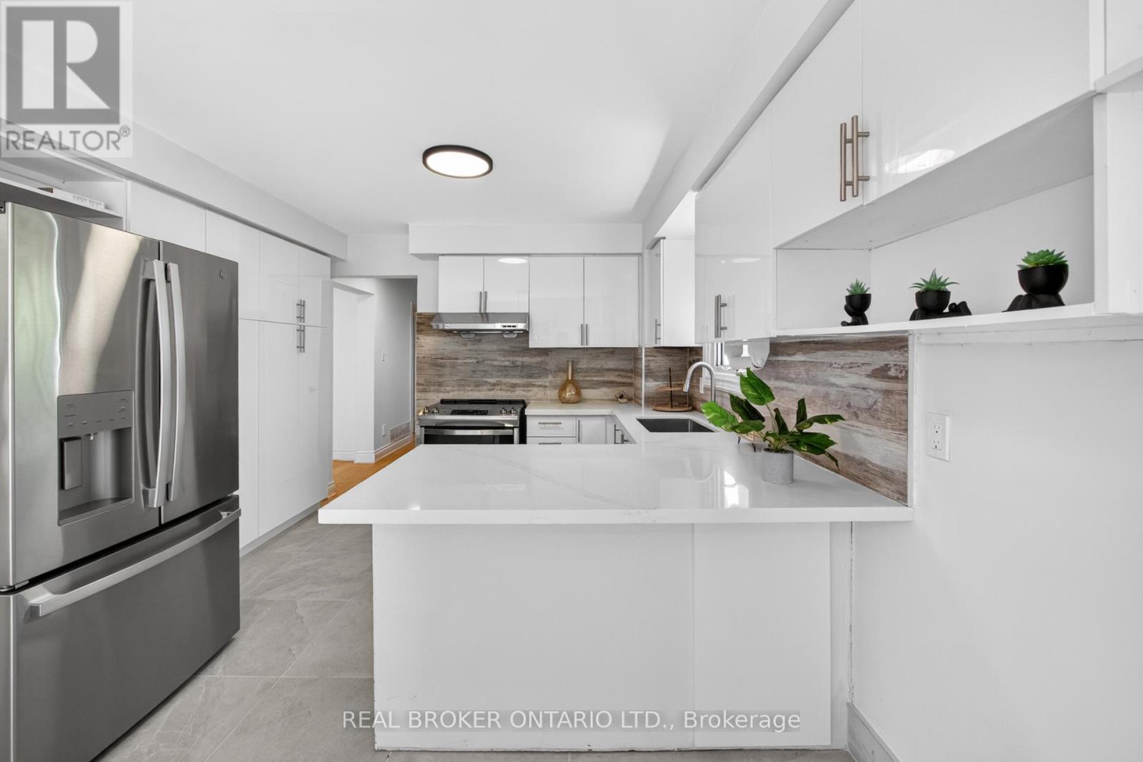 4326 Waterford Crescent, Mississauga, ON - Indoor Photo Showing Kitchen