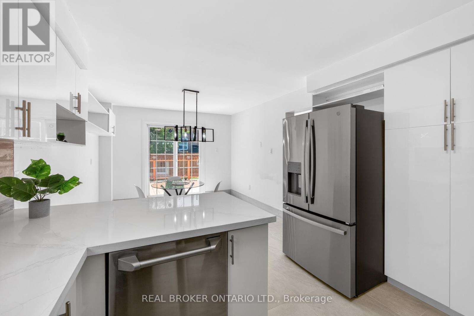 4326 Waterford Crescent, Mississauga, ON - Indoor Photo Showing Kitchen