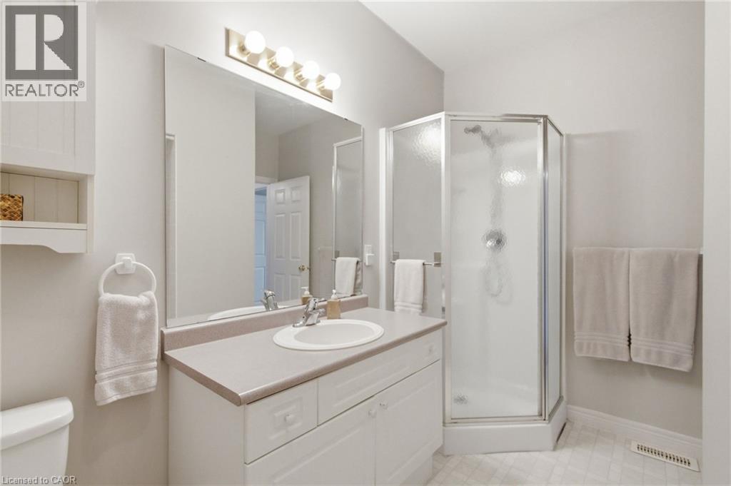 21 Cathy Drive, Mount Hope, ON - Indoor Photo Showing Bathroom