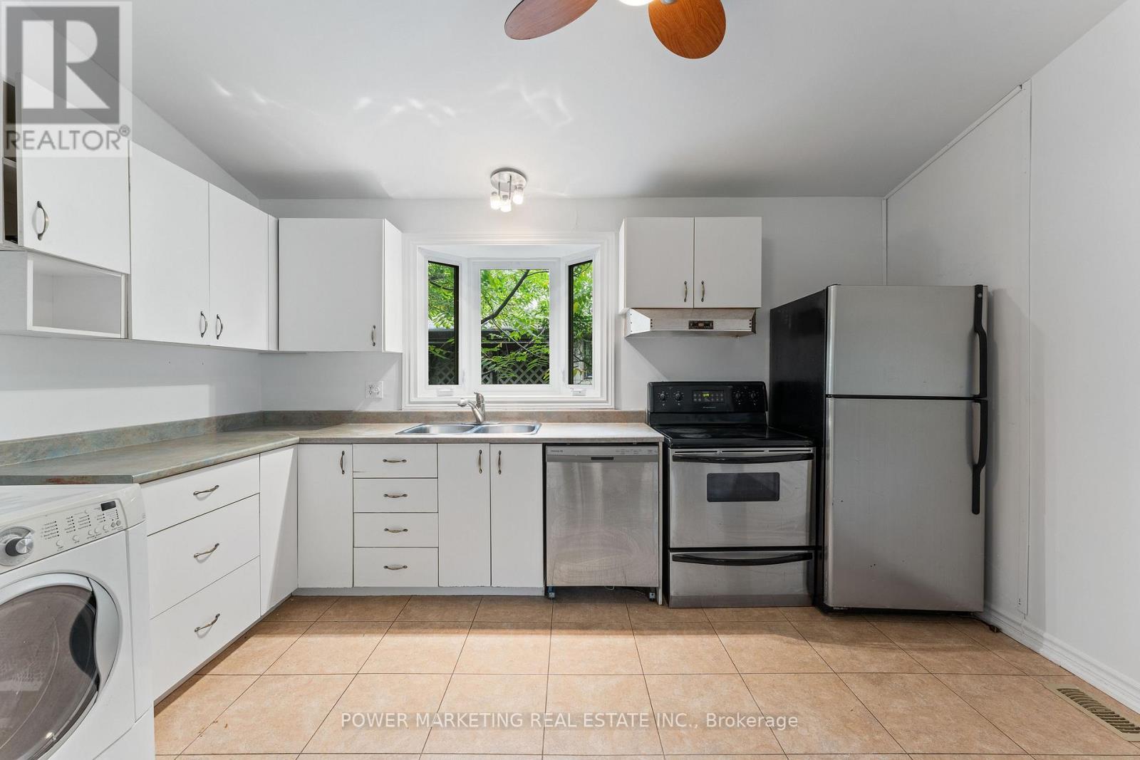 935 Goren Avenue, Ottawa, ON - Indoor