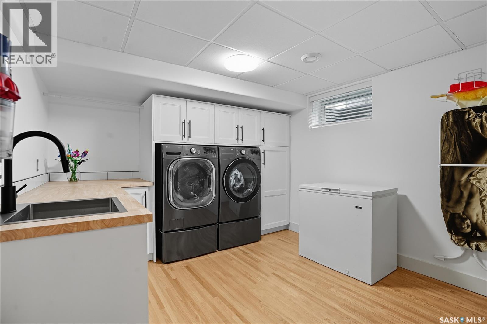34 Leslie Place, Regina, SK - Indoor Photo Showing Laundry Room