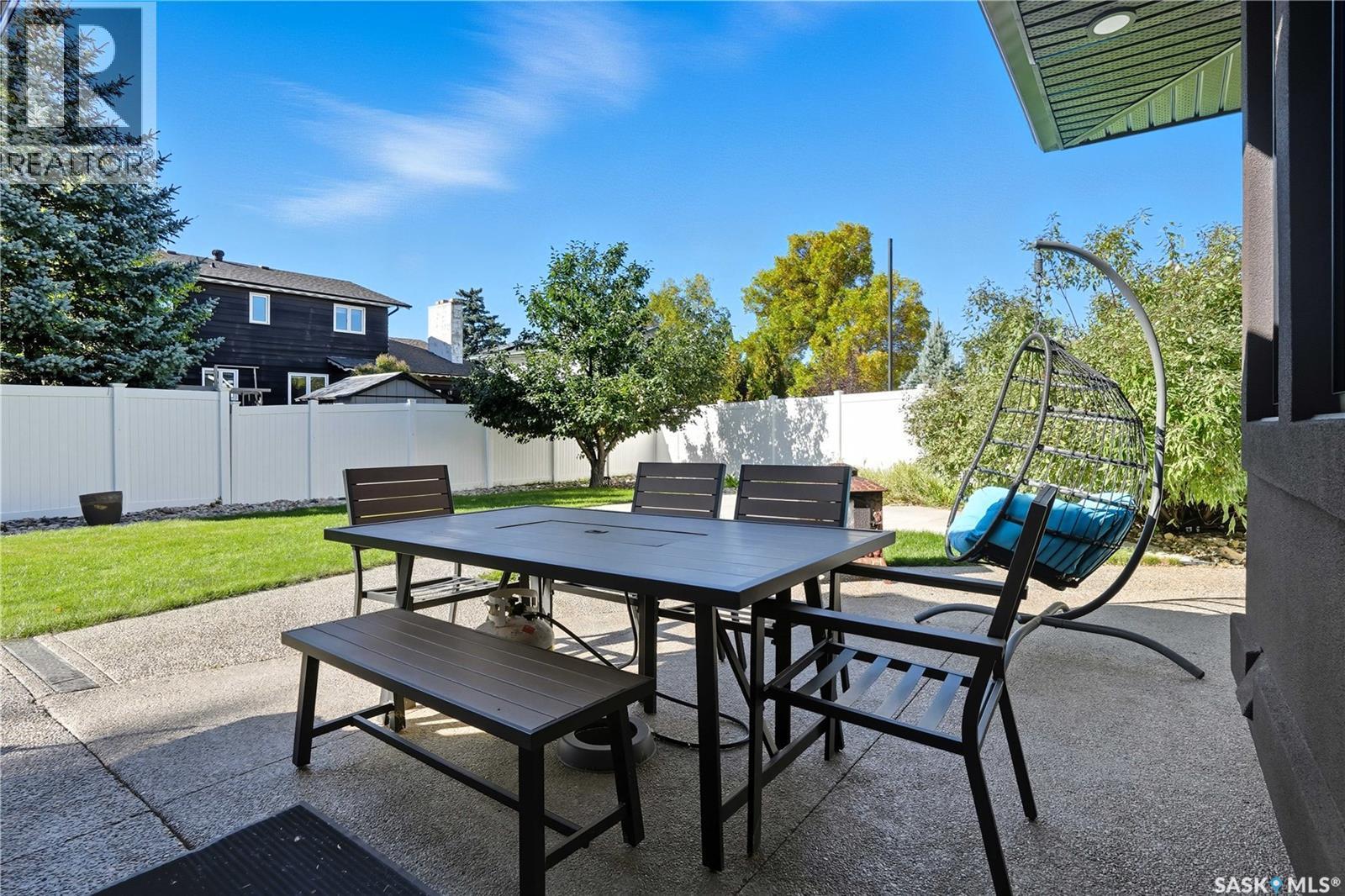 34 Leslie Place, Regina, SK - Outdoor With Deck Patio Veranda With Exterior