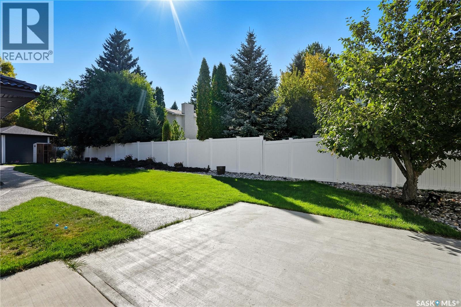 34 Leslie Place, Regina, SK - Outdoor