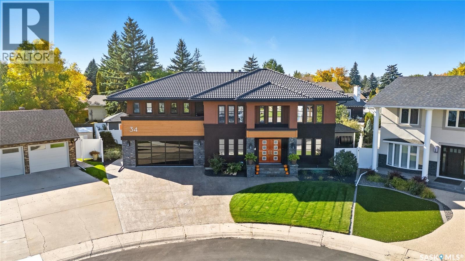 34 Leslie Place, Regina, SK - Outdoor With Facade