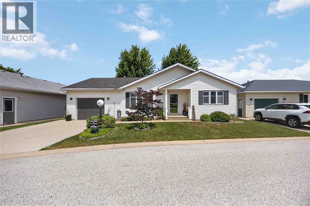 5700 Blackwell Sideroad Unit# 367, Sarnia, ON - Outdoor With Facade