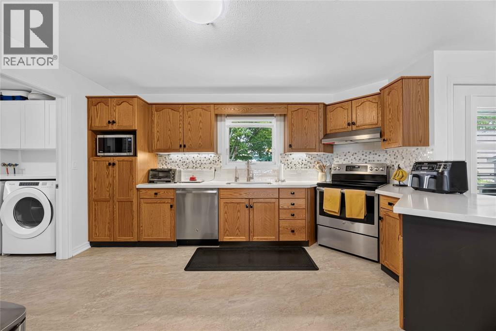 5700 Blackwell Sideroad Unit# 367, Sarnia, ON - Indoor Photo Showing Kitchen