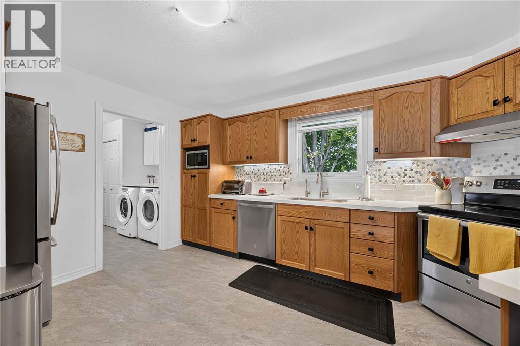 5700 Blackwell Sideroad Unit# 367, Sarnia, ON - Indoor Photo Showing Kitchen