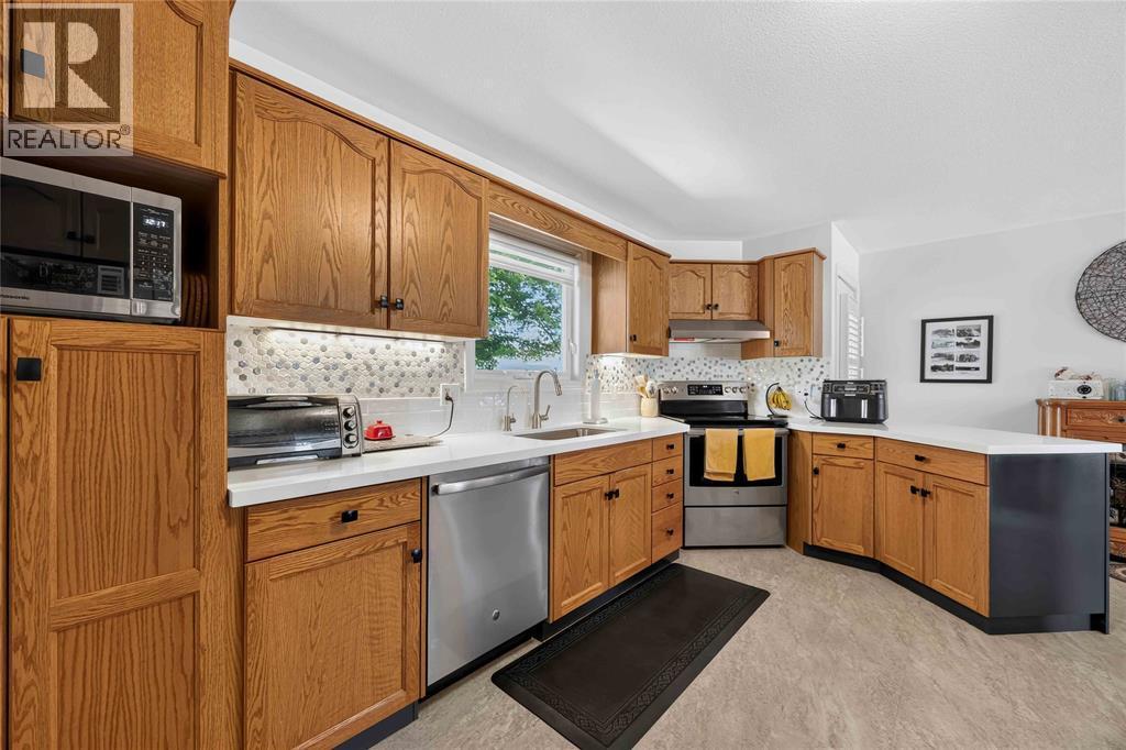 5700 Blackwell Sideroad Unit# 367, Sarnia, ON - Indoor Photo Showing Kitchen