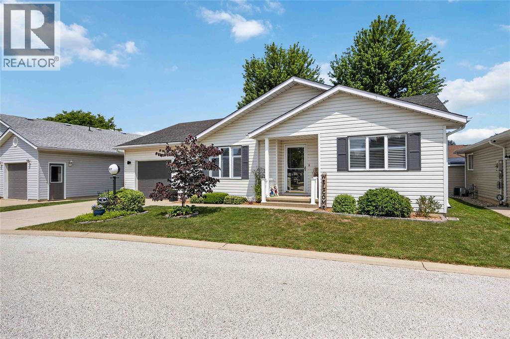 5700 Blackwell Sideroad Unit# 367, Sarnia, ON - Outdoor With Facade