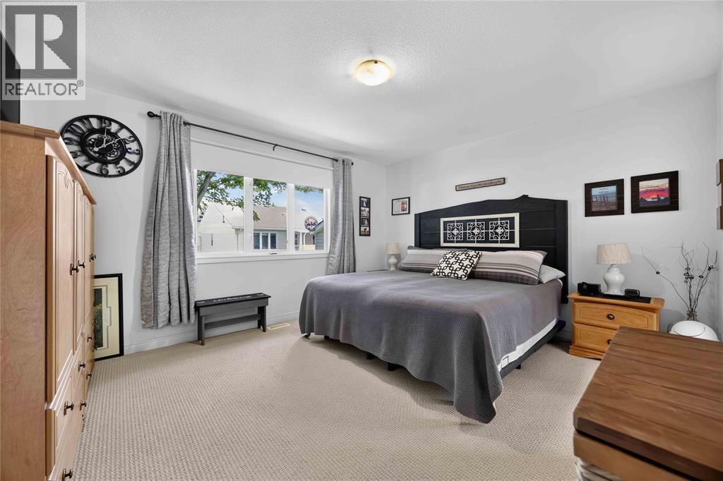 5700 Blackwell Sideroad Unit# 367, Sarnia, ON - Indoor Photo Showing Bedroom