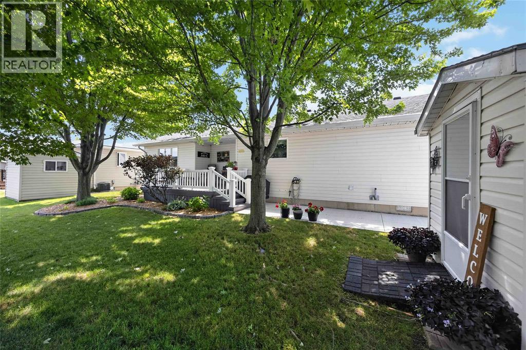 5700 Blackwell Sideroad Unit# 367, Sarnia, ON - Outdoor With Deck Patio Veranda