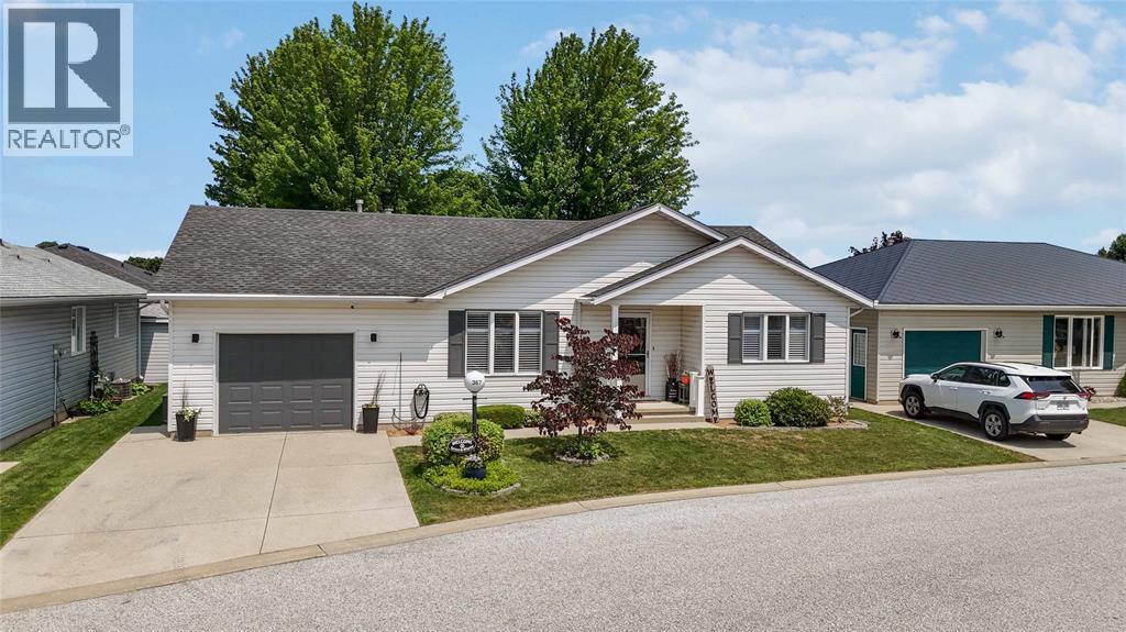 5700 Blackwell Sideroad Unit# 367, Sarnia, ON - Outdoor With Facade
