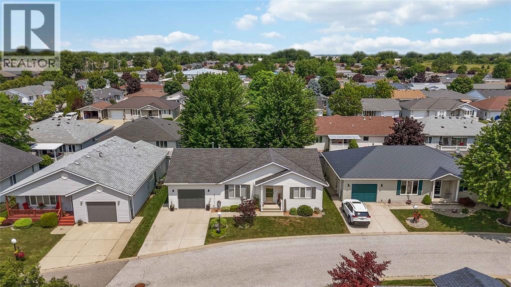 5700 Blackwell Sideroad Unit# 367, Sarnia, ON - Outdoor With Facade