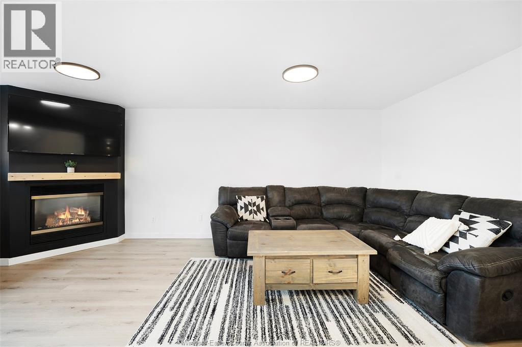 2782 Allyson, Windsor, ON - Indoor Photo Showing Living Room With Fireplace