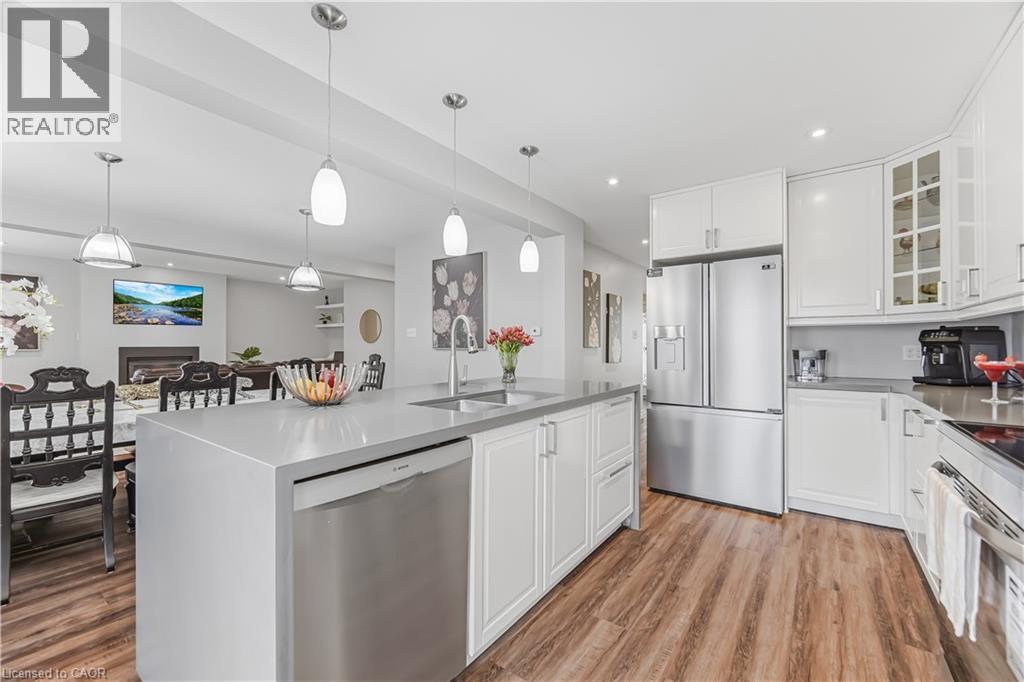 3332 Testimony Square, Mississauga, ON - Indoor Photo Showing Kitchen With Stainless Steel Kitchen With Upgraded Kitchen