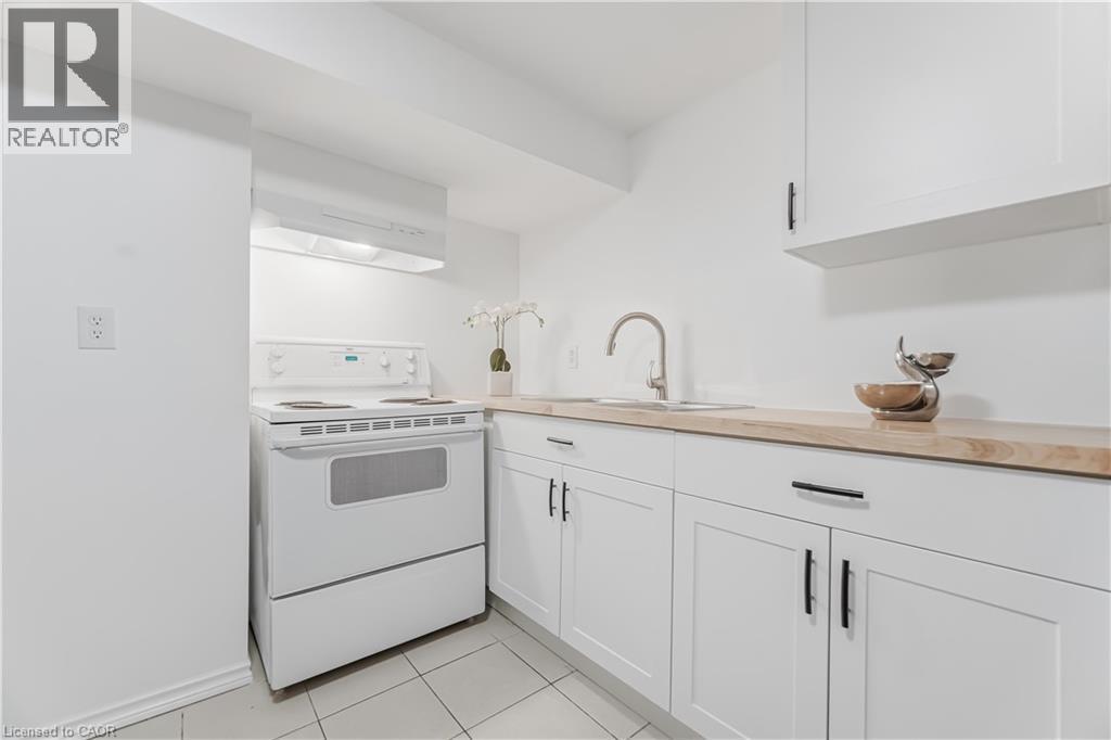 3332 Testimony Square, Mississauga, ON - Indoor Photo Showing Kitchen
