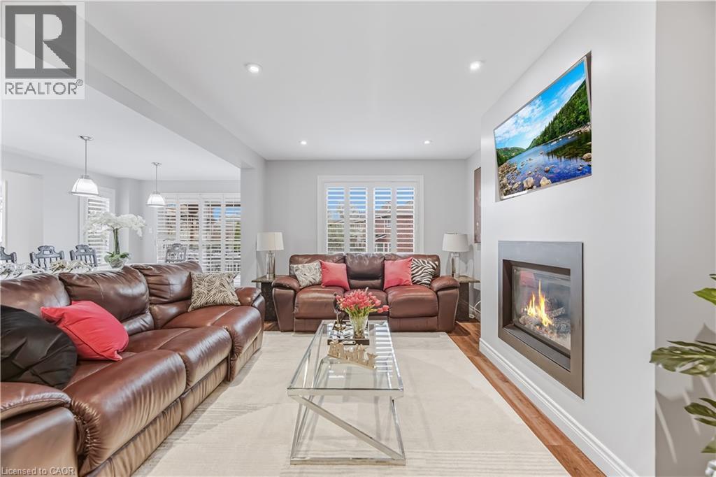 3332 Testimony Square, Mississauga, ON - Indoor Photo Showing Living Room With Fireplace