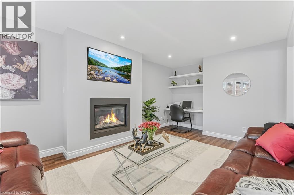 3332 Testimony Square, Mississauga, ON - Indoor Photo Showing Living Room With Fireplace
