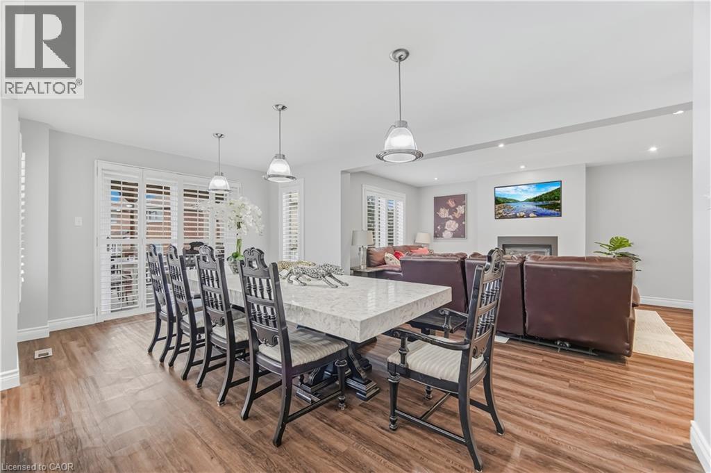 3332 Testimony Square, Mississauga, ON - Indoor Photo Showing Dining Room