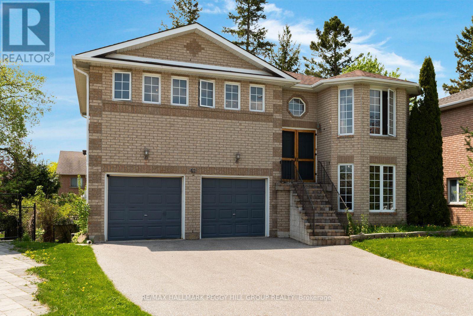 42 Kell Place, Barrie, ON - Outdoor With Facade