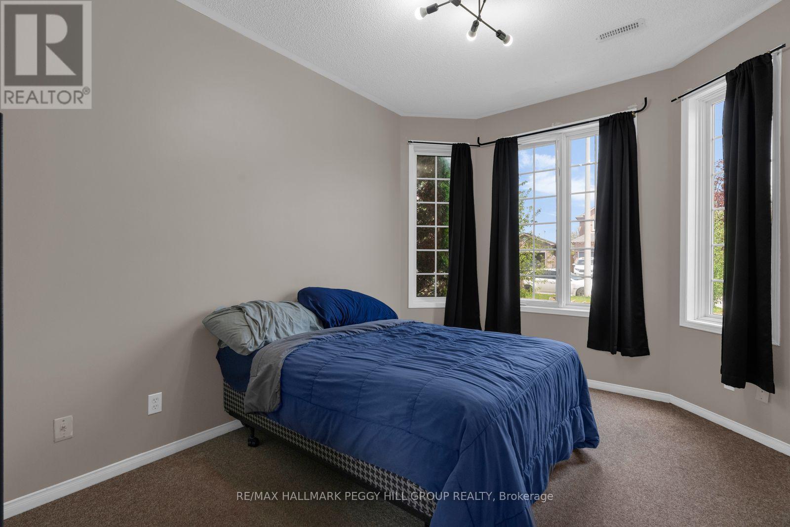 42 Kell Place, Barrie, ON - Indoor Photo Showing Bedroom