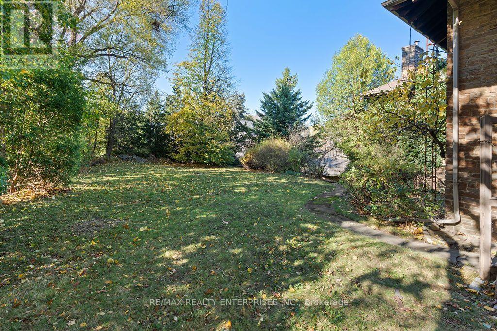 1520 Pinetree Crescent, Mississauga, ON - Outdoor