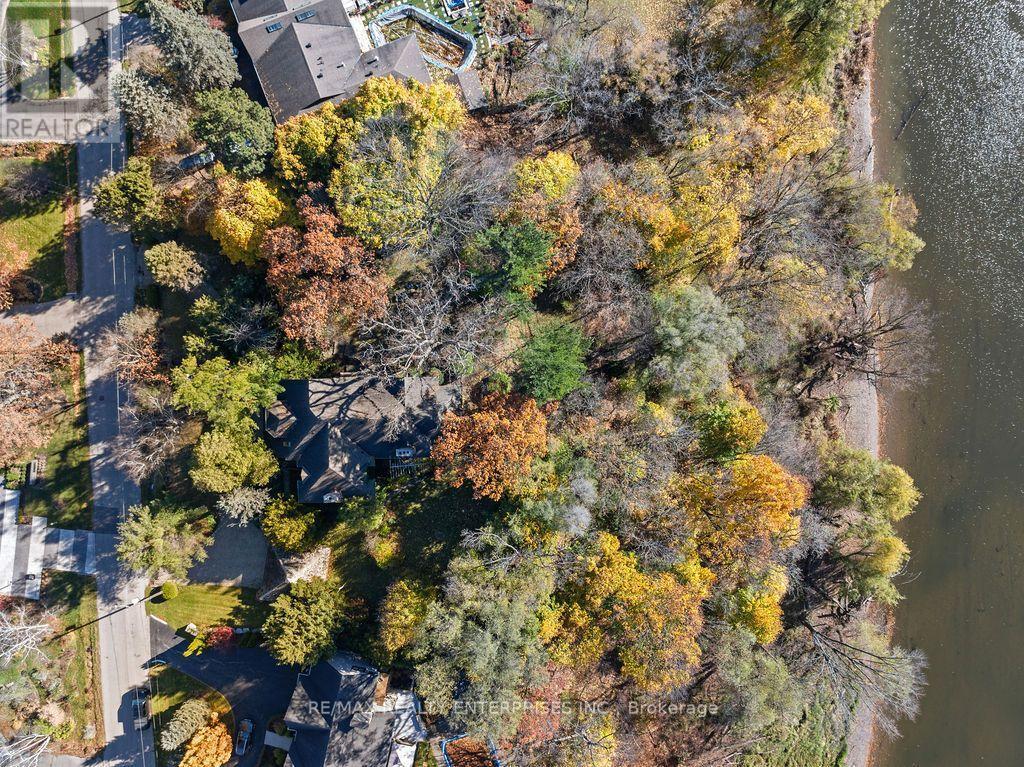 1516 Pinetree Crescent, Mississauga, ON