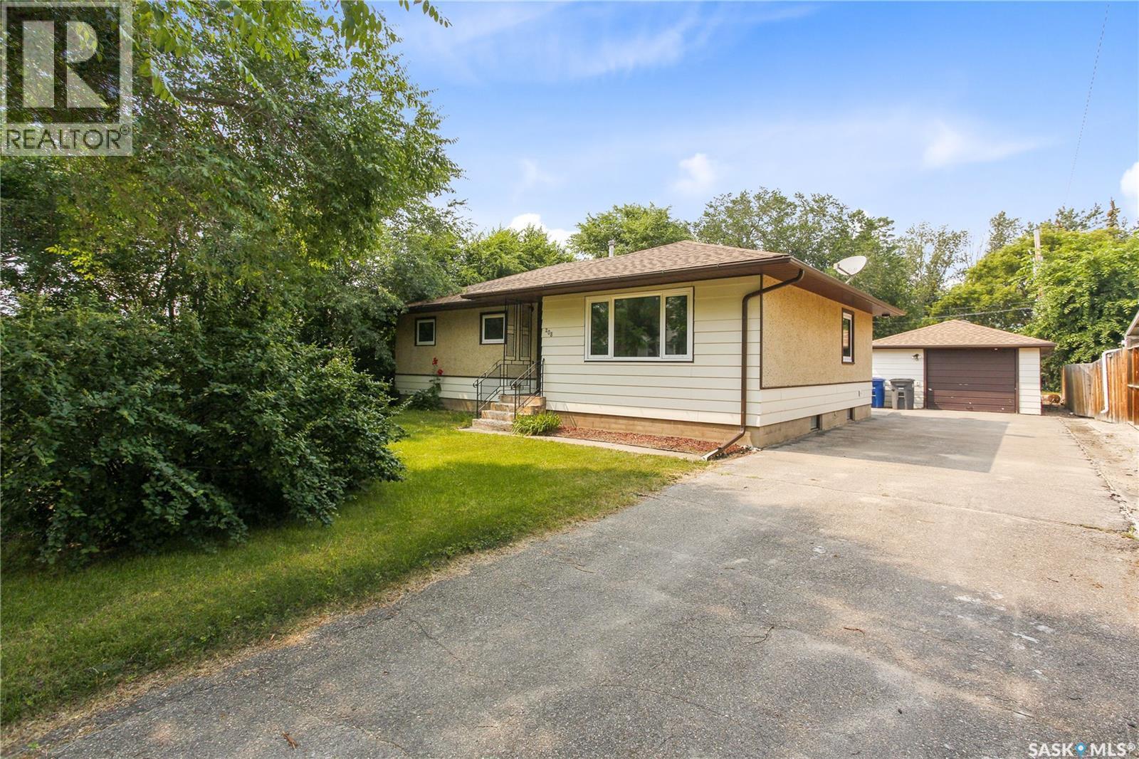 208 Edwards Street, Strasbourg, SK - Outdoor