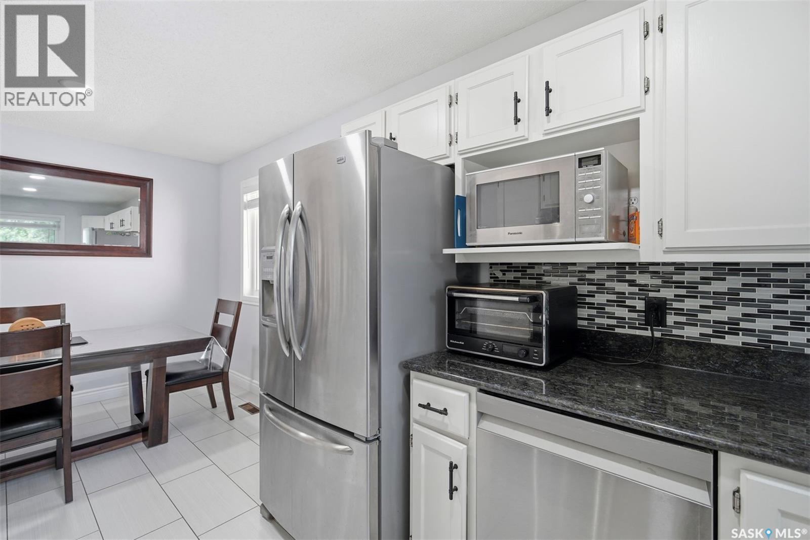 555 Nordstrum Road, Saskatoon, SK - Indoor Photo Showing Kitchen
