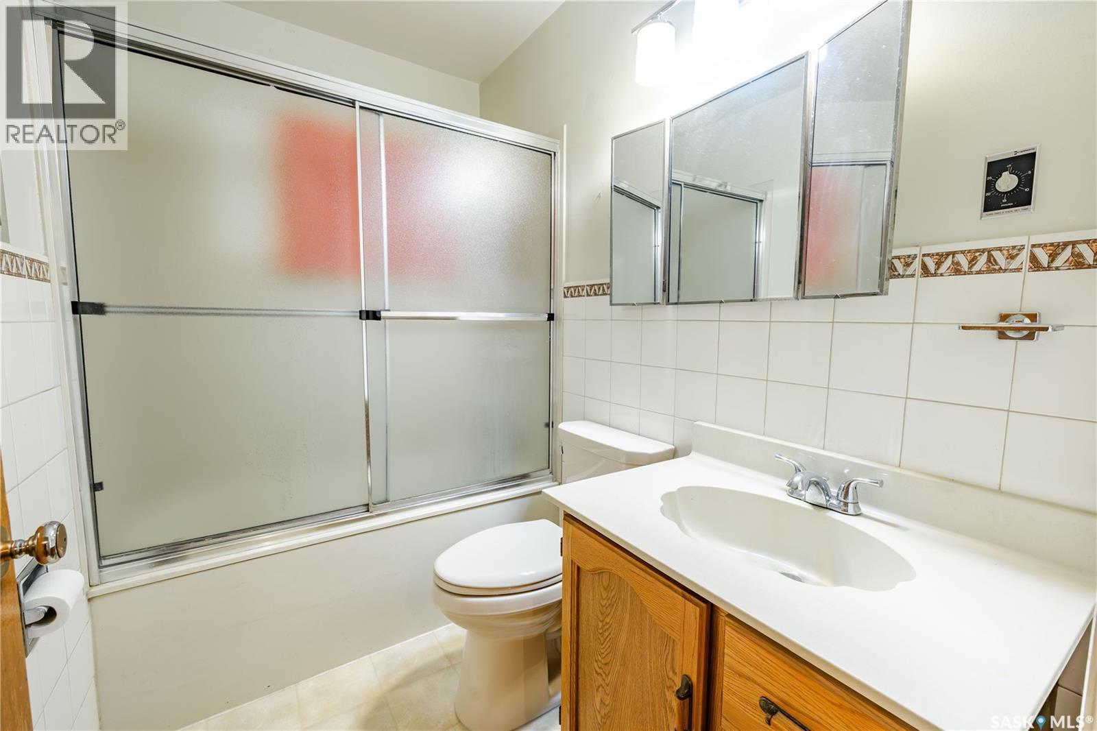 2808 Clarence Avenue S, Saskatoon, SK - Indoor Photo Showing Bathroom