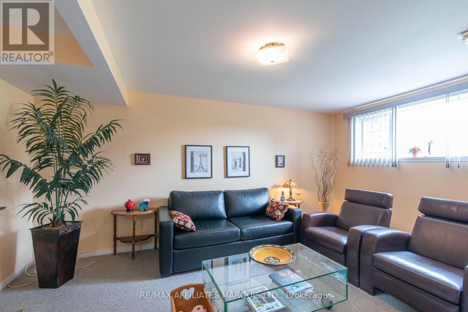248 Northwoods Crescent, Cornwall, ON - Indoor Photo Showing Living Room