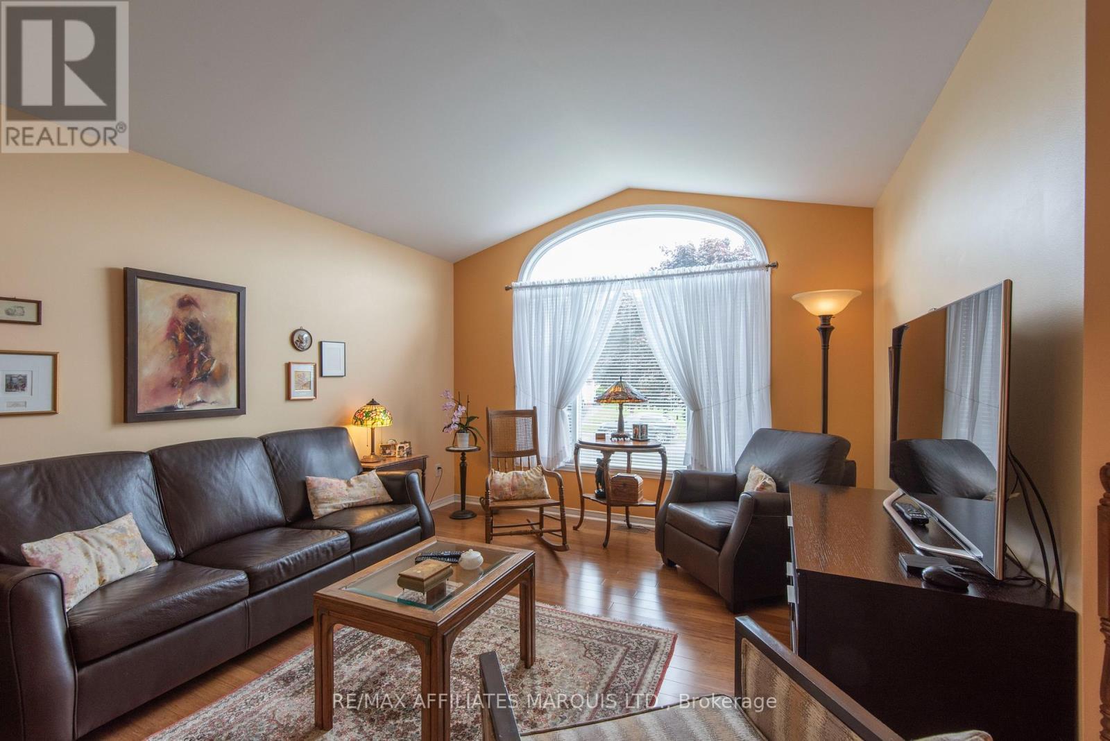 248 Northwoods Crescent, Cornwall, ON - Indoor Photo Showing Living Room