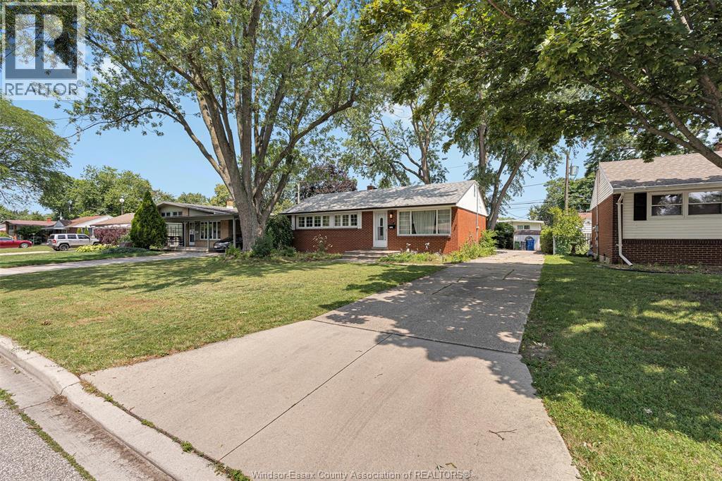 3660 Roxborough, Windsor, ON - Outdoor