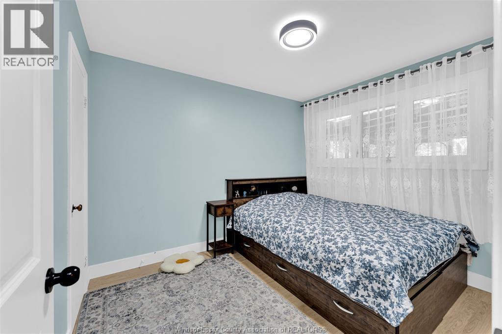 3660 Roxborough, Windsor, ON - Indoor Photo Showing Bedroom
