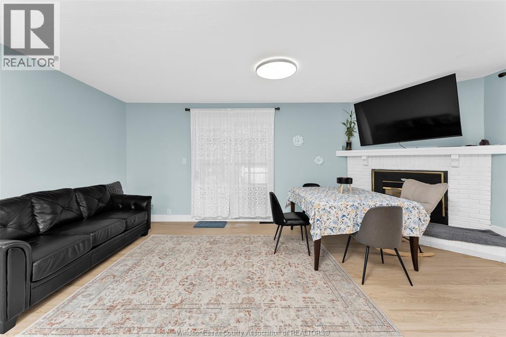 3660 Roxborough, Windsor, ON - Indoor