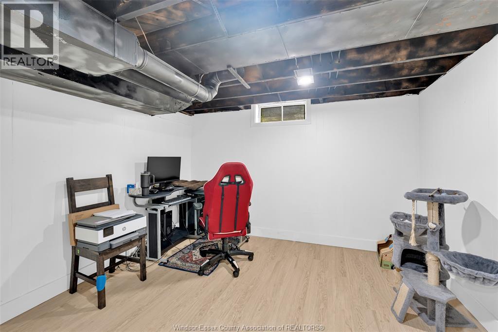 3660 Roxborough, Windsor, ON - Indoor